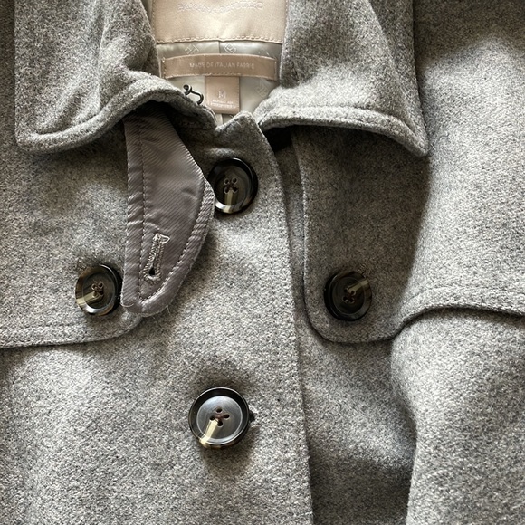 Gorgeous gray wool Banana Republic winter coat.  Size medium. Excellent - Picture 4 of 8